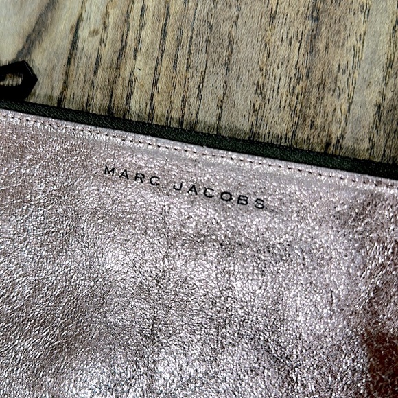MARC JACOBS LEATHER METALLIC PINK POUCH - Picture 2 of 4